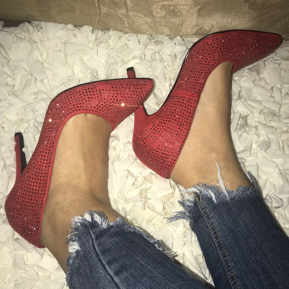 Red pumps